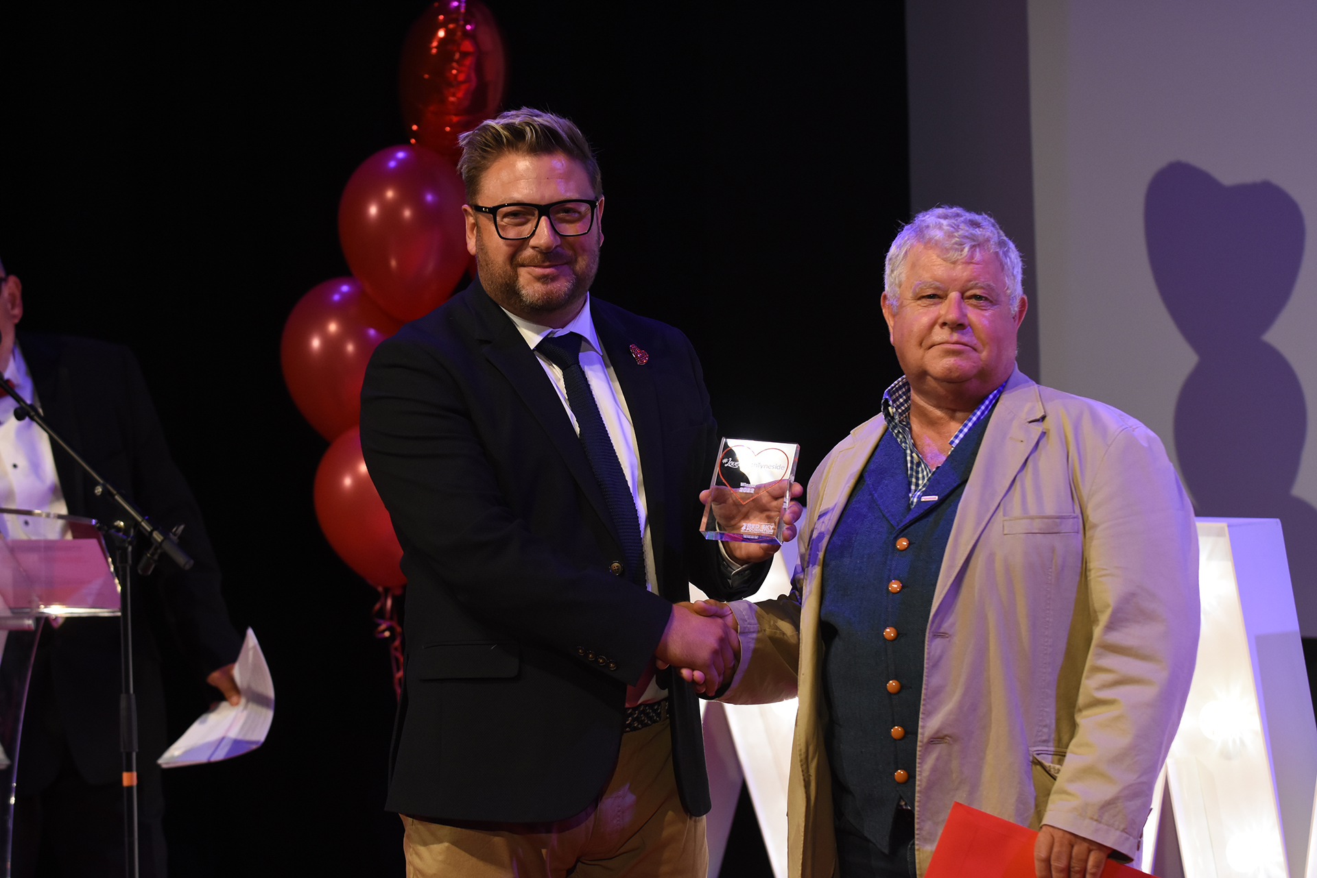 Winner Malcolm Osbourne presented by Sergio Petrucci, Red Sky Foundation